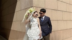 Cựu tuyển thủ Phạm Đức Huy khoe ảnh cưới cùng nữ MC xinh đẹp